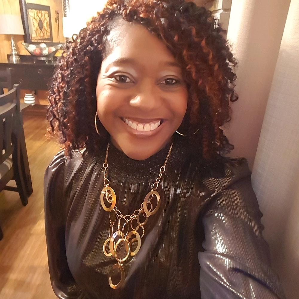 Meet your Posher, Alicia